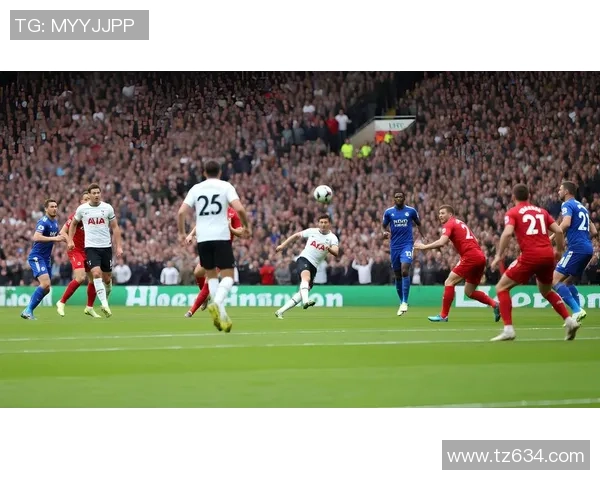 足球明星镜子中的魅力瞬间高清图片分享与解析